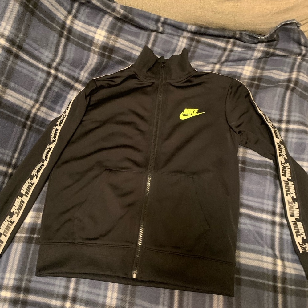 Nike Jogger Set (boy) - Picture 2 of 3